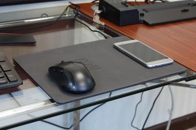 Affinity Mouse Pad with 10W Fast Wireless Charger